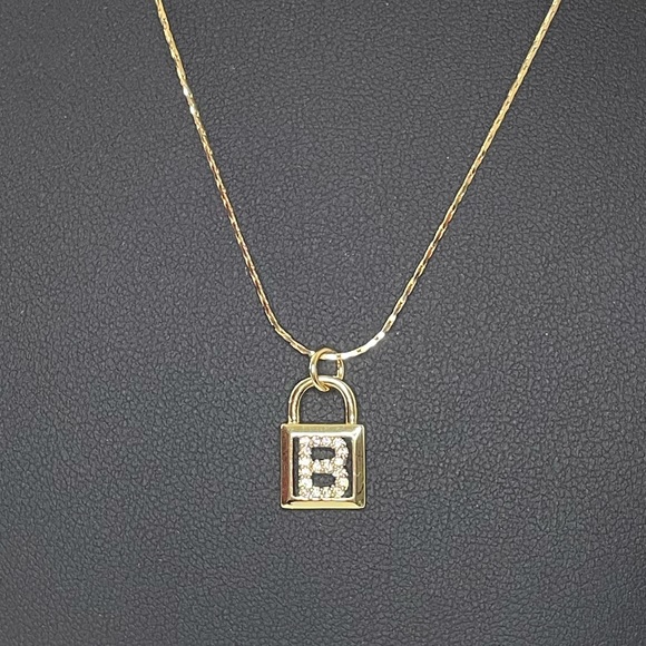Initial necklace letter B - Picture 4 of 11